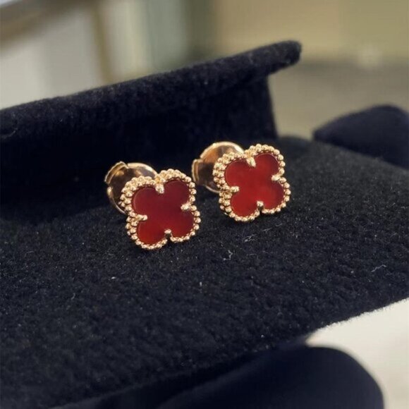 Van Cleef & Arpels Classic Red Earrings - Picture 4 of 5